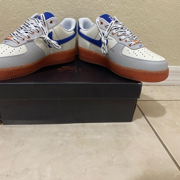Jackie Robinson Air Force 1 - Picture 4 of 7